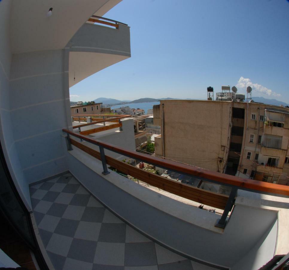 Wallaby Hostel Sarande Exterior photo