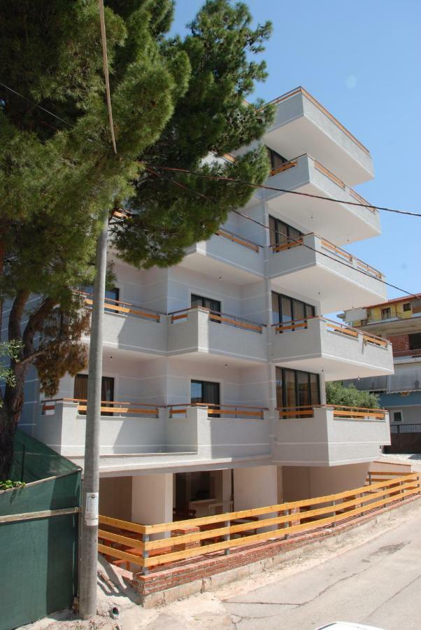 Wallaby Hostel Sarande Exterior photo